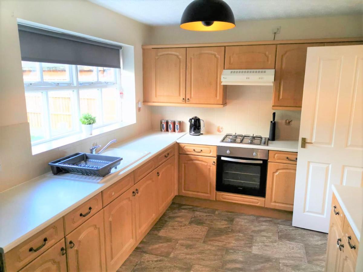 Emerald House - Spacious 3 Bed House With Ensuite Parking Gardens And Netflix 레밍톤 외부 사진